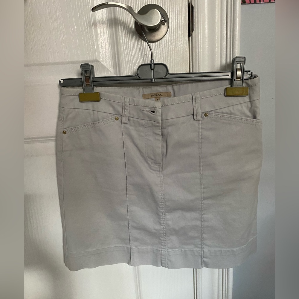 Low rise skirt